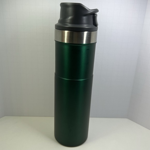 Stanley Starbucks Classic 20 oz One Hand Vacuum Tumbler Green Shiny Push Button - Picture 3 of 15